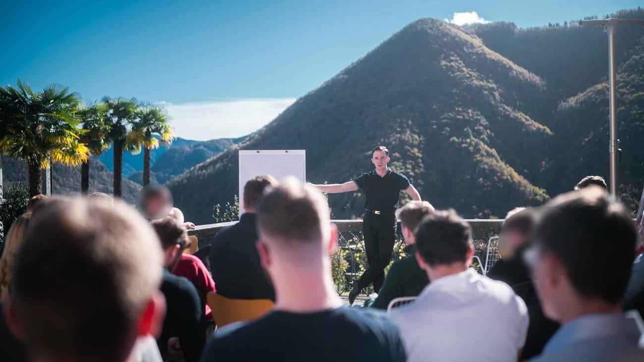 REMIGRAZIONE, L’ESTREMA DESTRA IDENTITARIA SI E’ RIUNITA IN TICINO